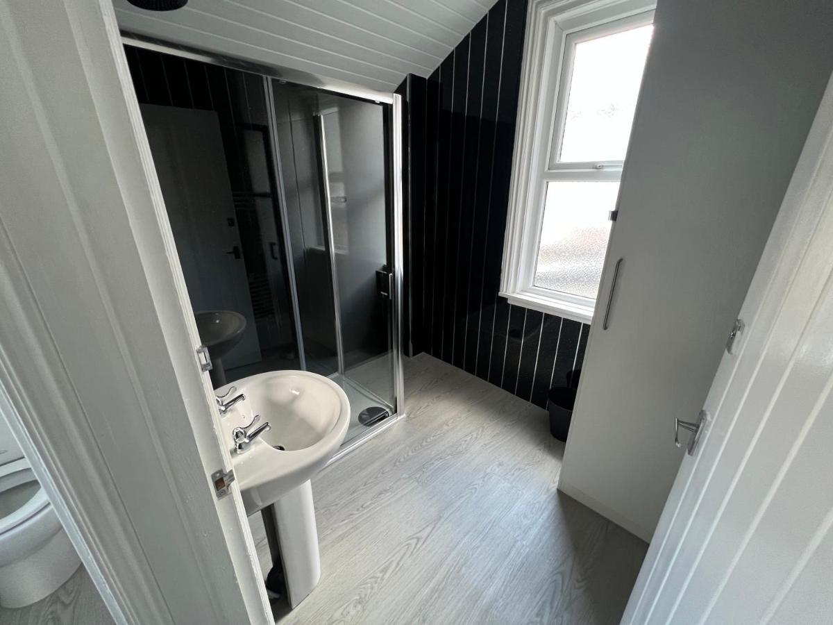 Safari Apartment, Free Parking, 10Min Walk To Blackpool Tower, Sleeps 12 Exterior photo