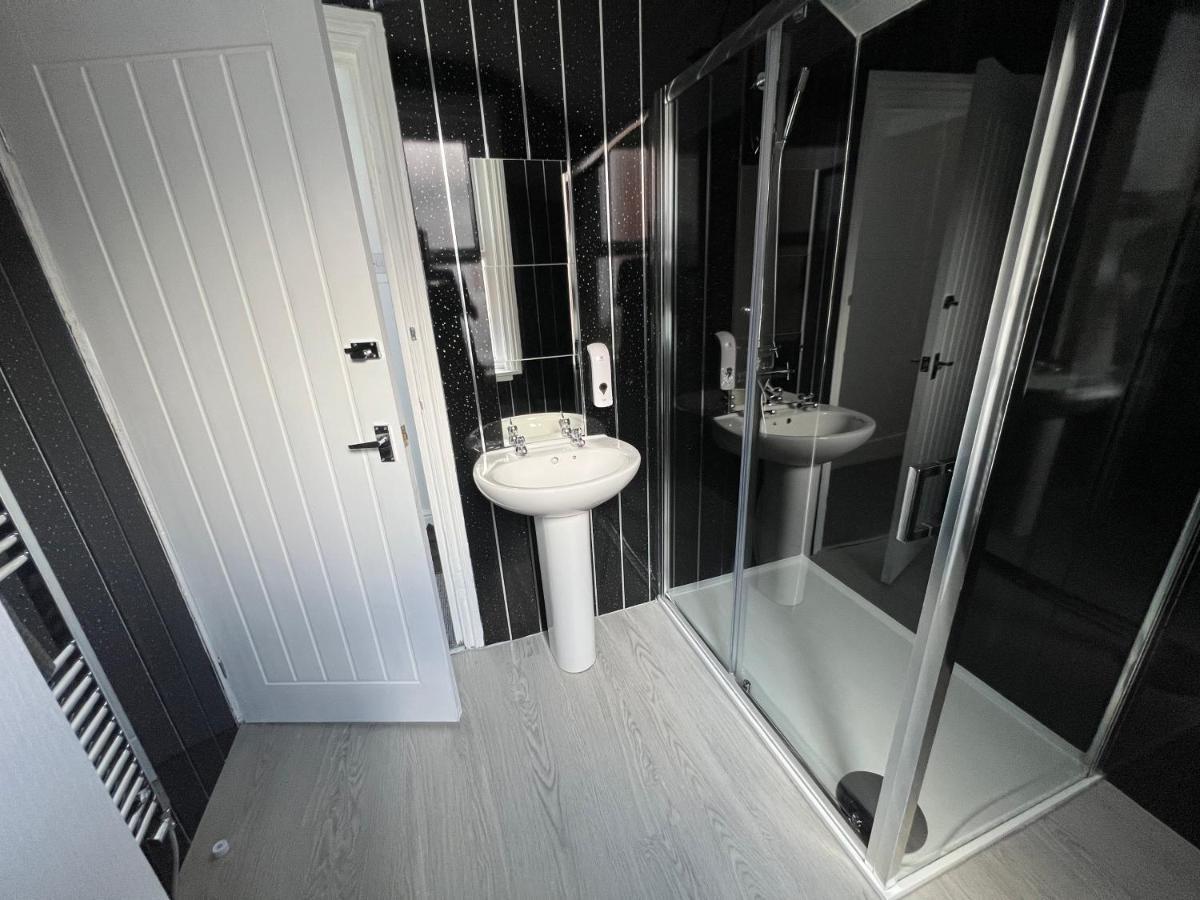 Safari Apartment, Free Parking, 10Min Walk To Blackpool Tower, Sleeps 12 Exterior photo