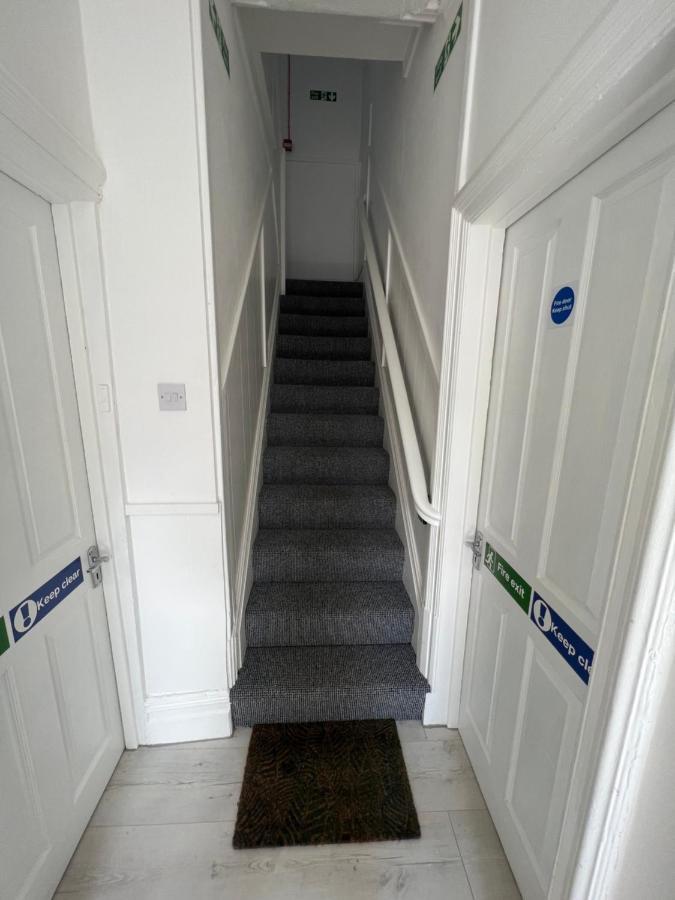 Safari Apartment, Free Parking, 10Min Walk To Blackpool Tower, Sleeps 12 Exterior photo