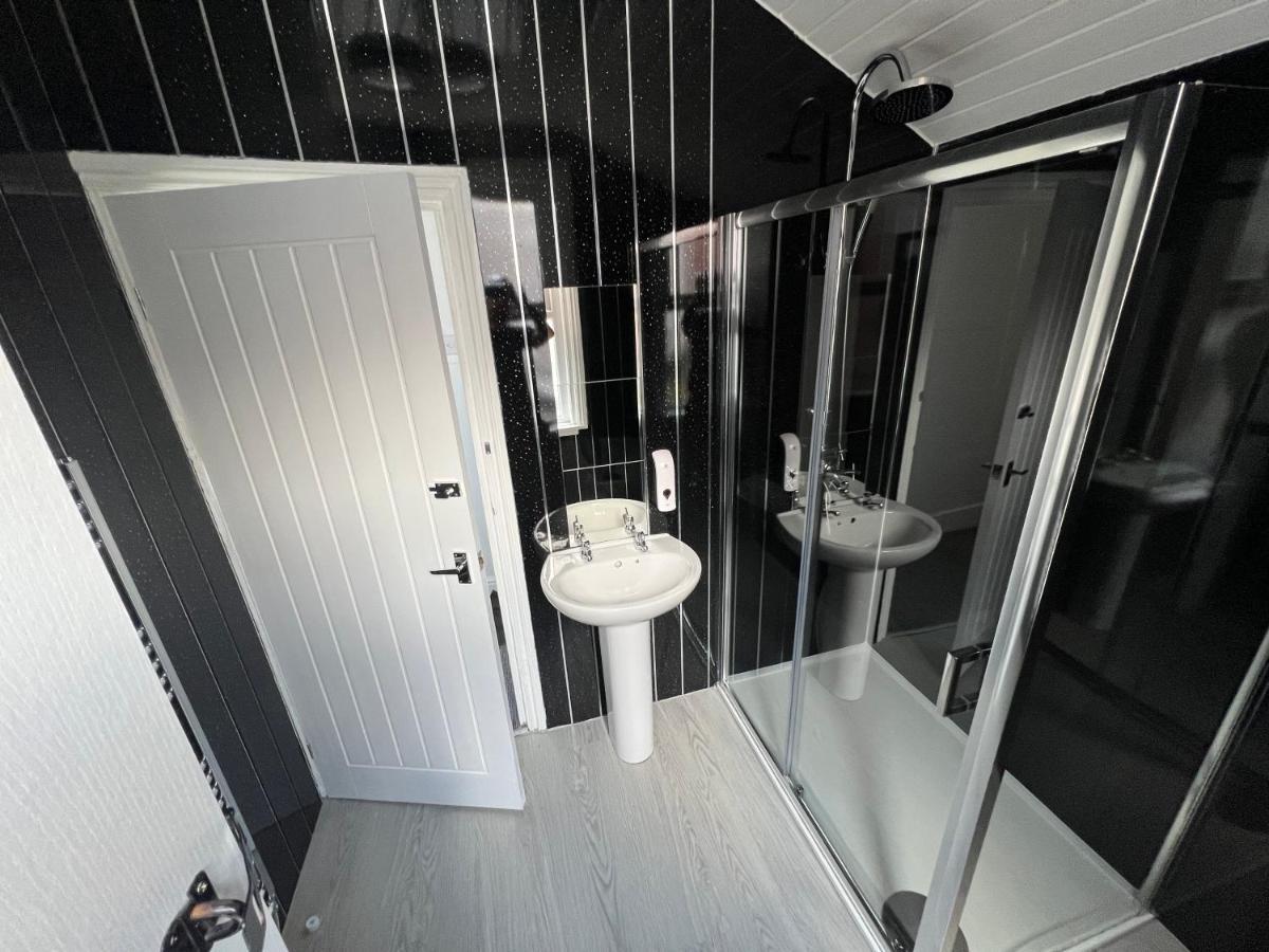 Safari Apartment, Free Parking, 10Min Walk To Blackpool Tower, Sleeps 12 Exterior photo