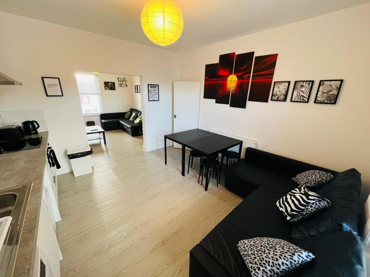 Safari Apartment, Free Parking, 10Min Walk To Blackpool Tower, Sleeps 12 Exterior photo